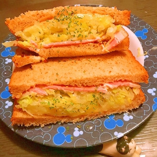 春キャベツたっぷりのハム＆炙りチーズサンド